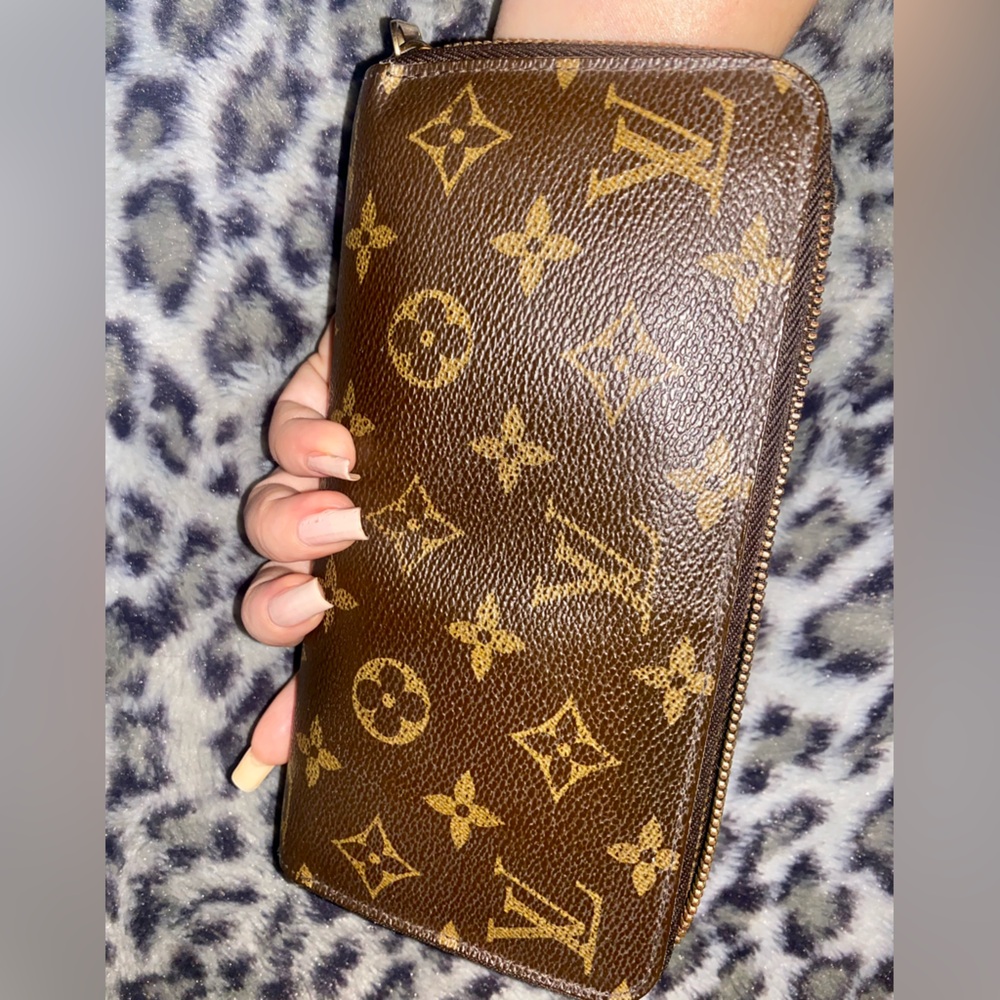 Louis Vuitton Brown and Gold Monogram Zipper Wallet - Picture 13 of 13